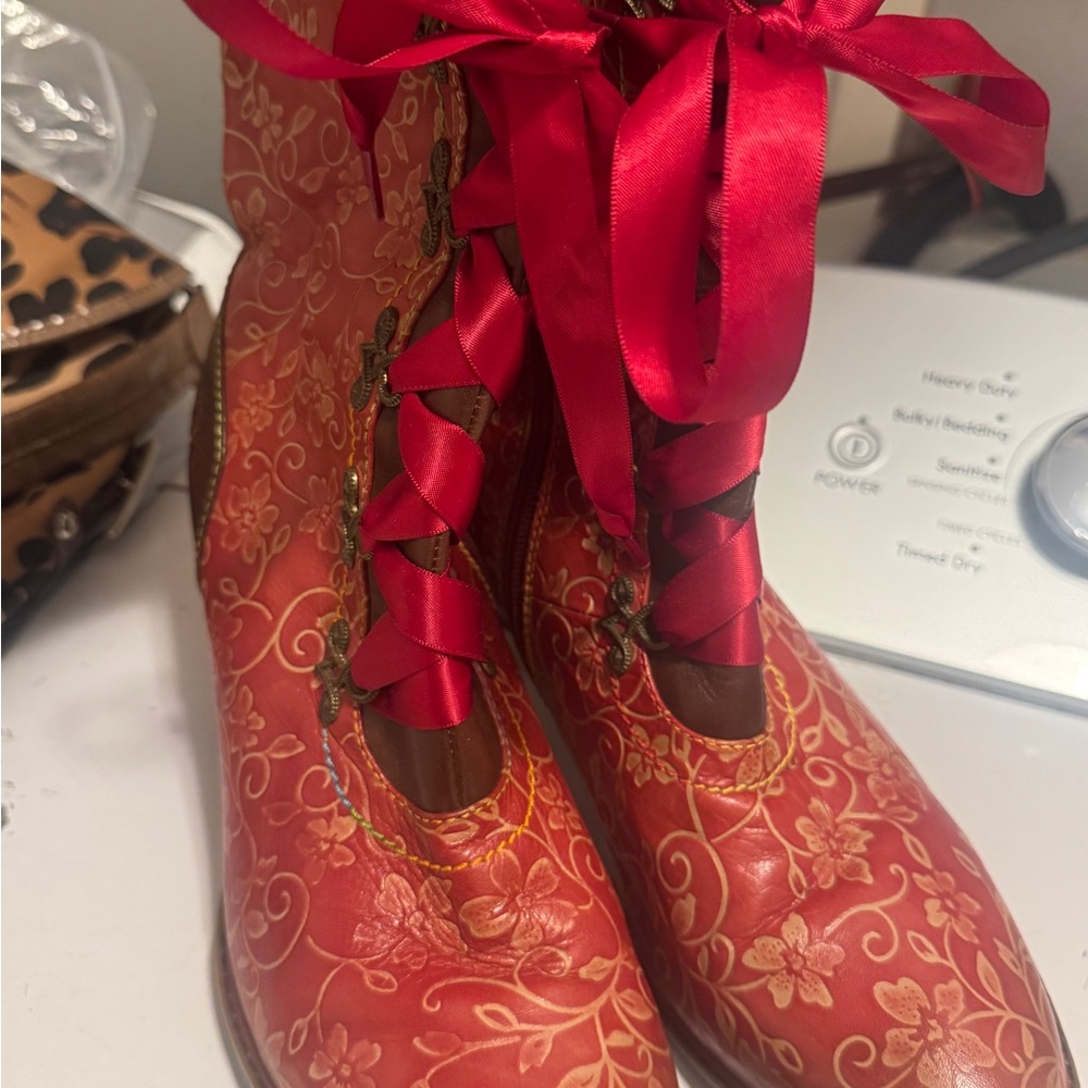 L’artiste  Women's Red Floral Lace-Up Mid Heel Boots 42 (10.5)‎ - Picture 5 of 12